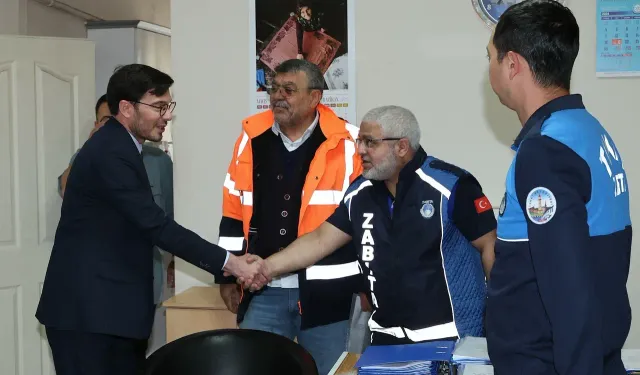 BAŞKAN YAZICIOĞLU, BELEDİYE PERSONELİYLE BAYRAMLAŞTI