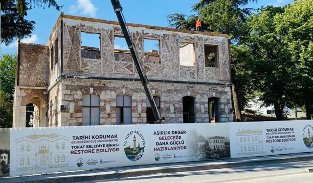 Tokat Belediye Binasında Restorasyon Çalışmaları Sürüyor