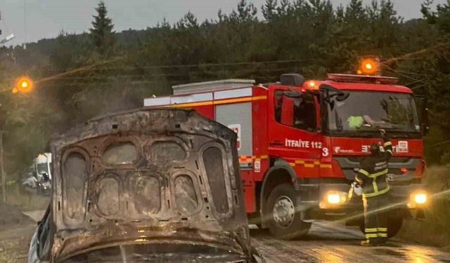 Yanan otomobildeki patlama paniğe neden oldu