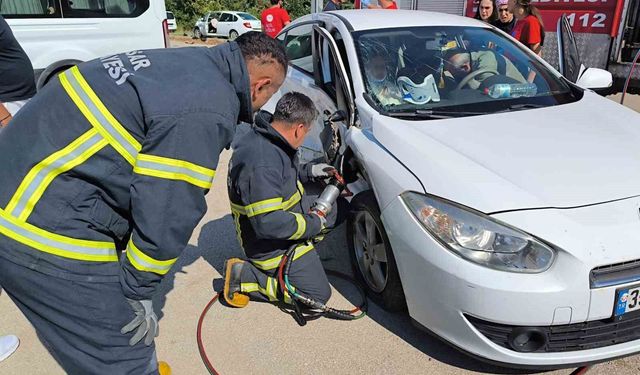İki otomobilin çarpıştığı kazada 4 kişi yaralandı