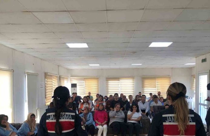 Jandarmadan kadınlara KADES eğitimi