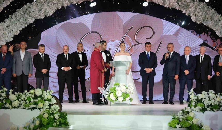 Çorum’daki düğün ünlüler geçidine sahne oldu