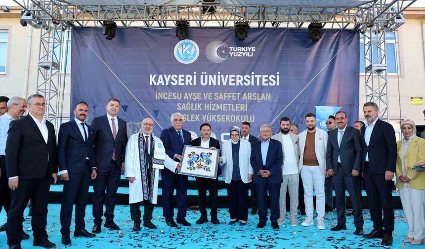 Vali Çicek, KAYÜ  Sağlık Hizmetleri MYO Mezuniyet Töreni’ne katıldı