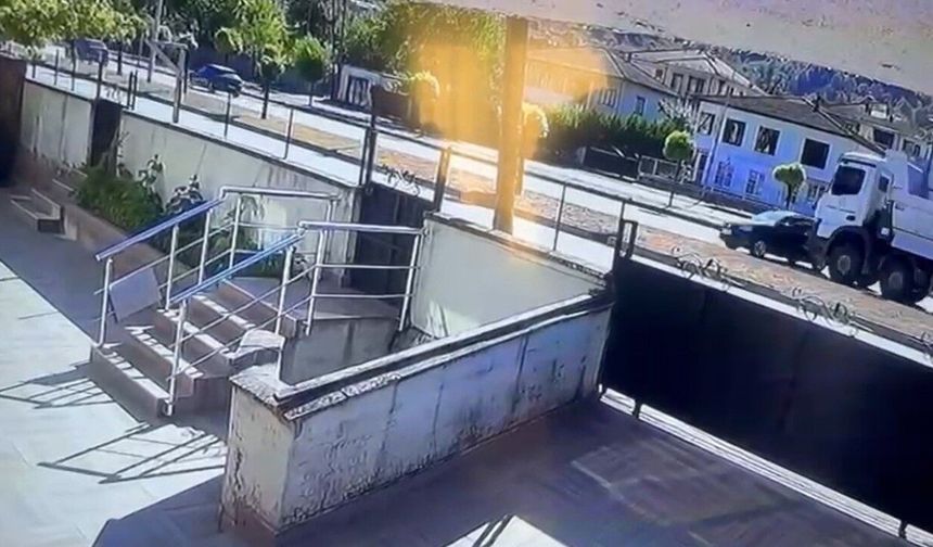 Düzce’de kamyon ile otomobil çarpıştı: 1 ölü