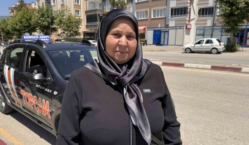 Tokat’ta 55 yaşındaki kadın, 2 dosya yaktı 12. sınavda ehliyet almaya hak kazandı