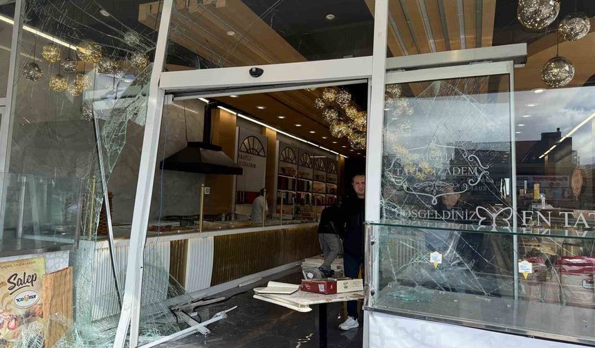 Ankara'da otomobilin dükkana girmesiyle ilgili konuşan çalışan o anları anlattı