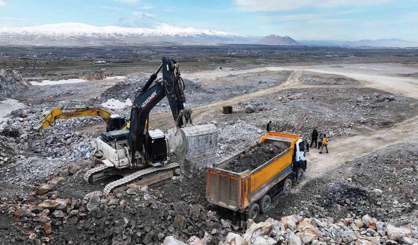 Başkan Çolakbayrakdar: 'Kayseri'de tek, Türkiye'de sayılı agrega tesisimizle yeni rekora hazırlanıyoruz'