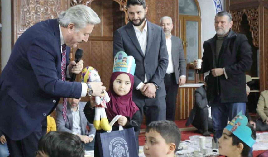 'İlk Orucum İlk İftarım' Programında gönül sofrası çocukların neşesi ile bereketlendi