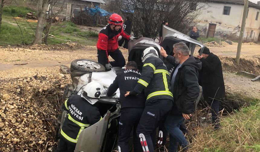 Tokat - Niksar Karayolu üzerinde  trafik kazası 2 yaralı