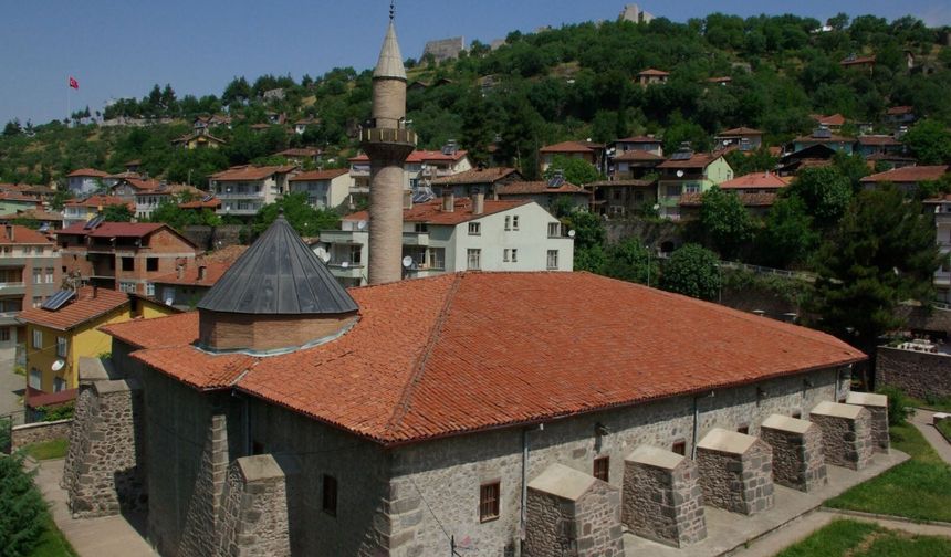 Tokat'ta 881 yıllık tarihi cami, Osmanlı hamam sistemiyle ısıtılıyor