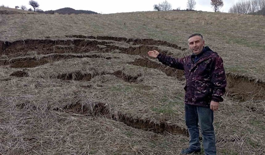 Tokat'ta yağış sonrası heyelan tarlayı kullanılamaz hale getirdi