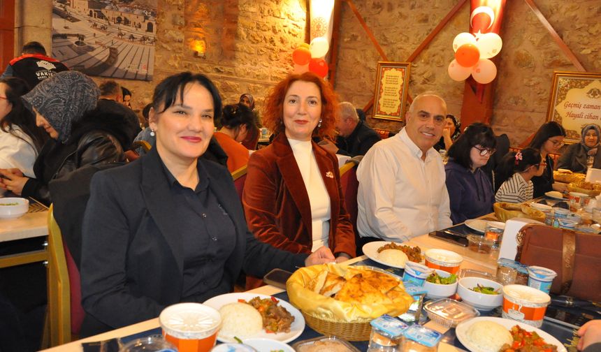 Down Sendromlu Çocuklar ve Aileleri İftarda Buluştu