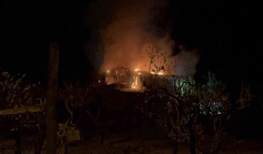 Tokat'ta çıkan yangında ev kullanılamaz hale geldi