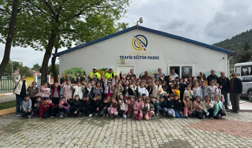TOKAT BELEDİYESİ YENİLENEN TRAFİK EĞİTİM PARKI’NDA MİNİKLERE UYGULAMALI TRAFİK EĞİTİMİ