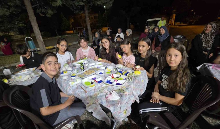 Taşlar minik ellerde sanata dönüştü