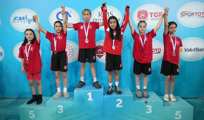 Tokatlı minik güreşçiler, Türkiye Şampiyonası'ndan 5 madalyayla döndü