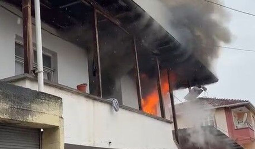 Erbaa'da iki katlı evde çıkan yangında ev kullanılamaz hale geldi