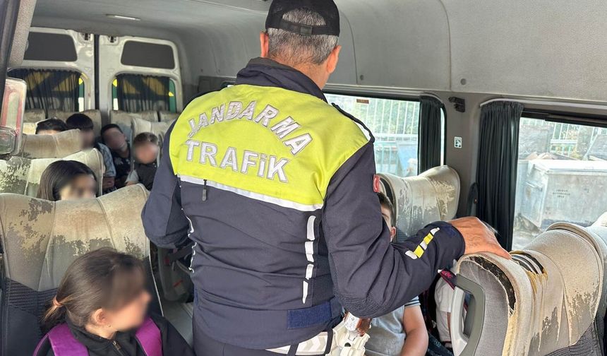 Tokat'ta jandarmadan okul servislerine sıkı denetim