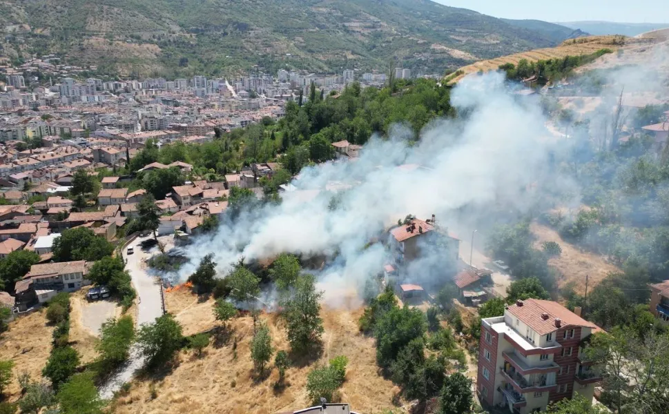 Tokat’ta Boş Arazide Yangın