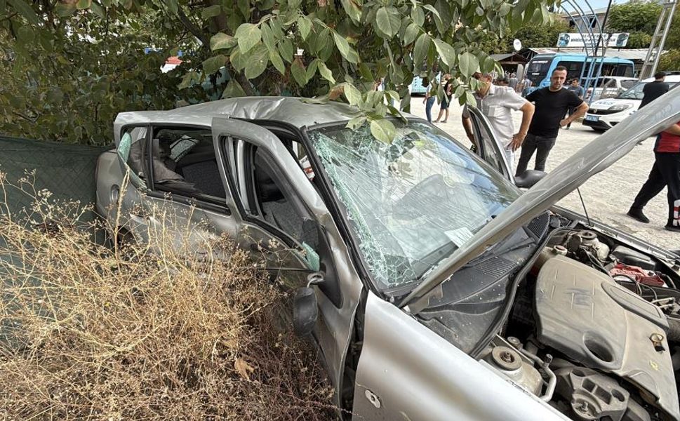 Erbaa’da trafik kazası:3 yaşındaki çocuk öldü, hamile kadın bebeğini kaybetti