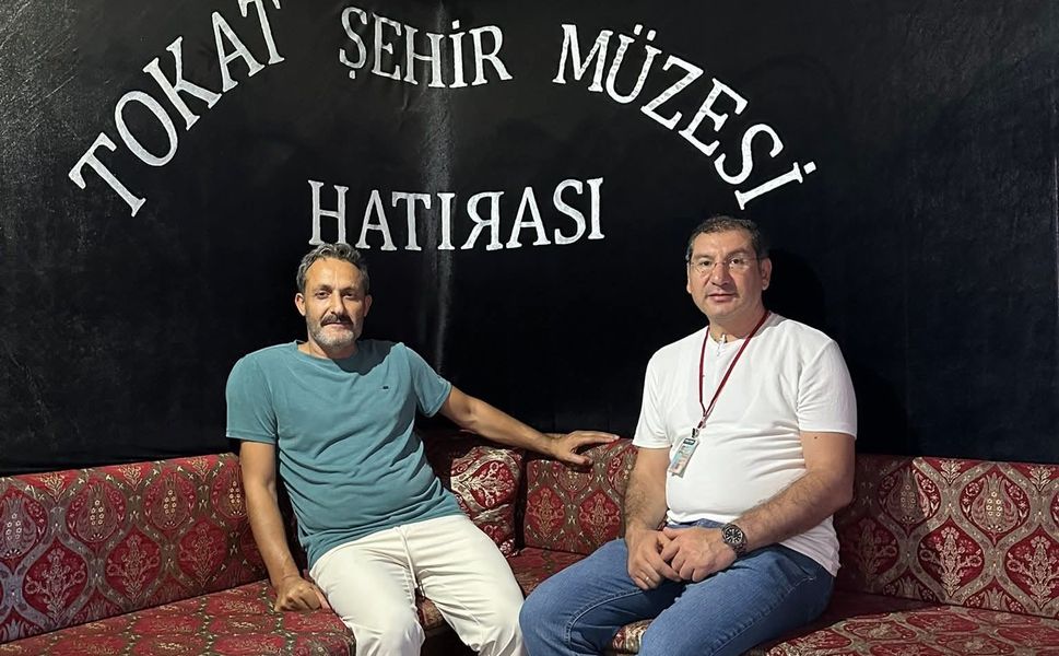 Gazeteci Fatih Kılıç, AYGAD Başkanı’na Tokat’ın 900 Yıllık Tarihini 900 Adımda Tanıttı