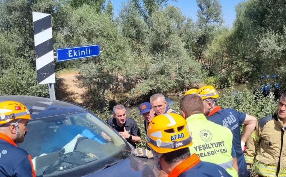 Tokat'ta otomobil bariyerlere çarptı: 1 ölü, 2 yaralı