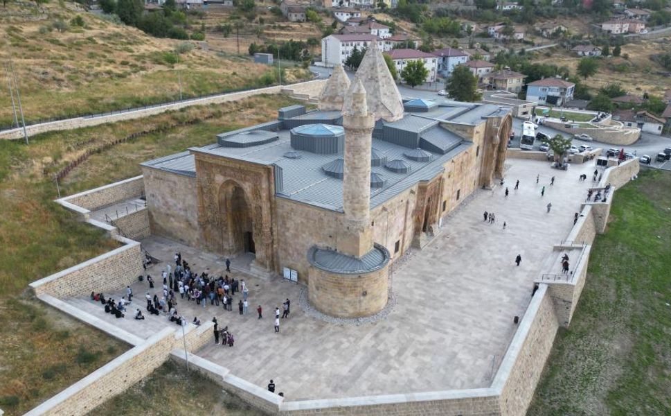 Tokat Gaziosmanpaşa Üniversitesi Öğrencileri, Divriği Ulu Cami’ni Ziyaret Etti