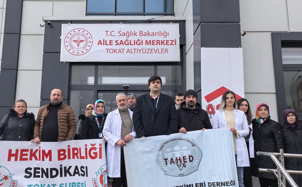 Aile Hekimleri Ücret Kesintilerini Protesto Etti