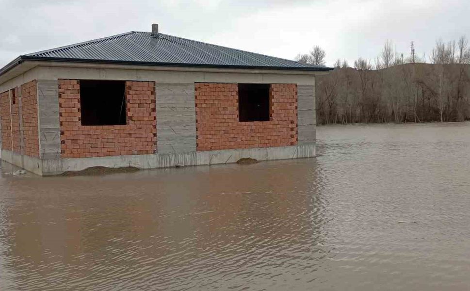 40 Yıldır Böylesi Görülmedi! Çekerek Irmağı Taştı, Tarlalar Sular Altında