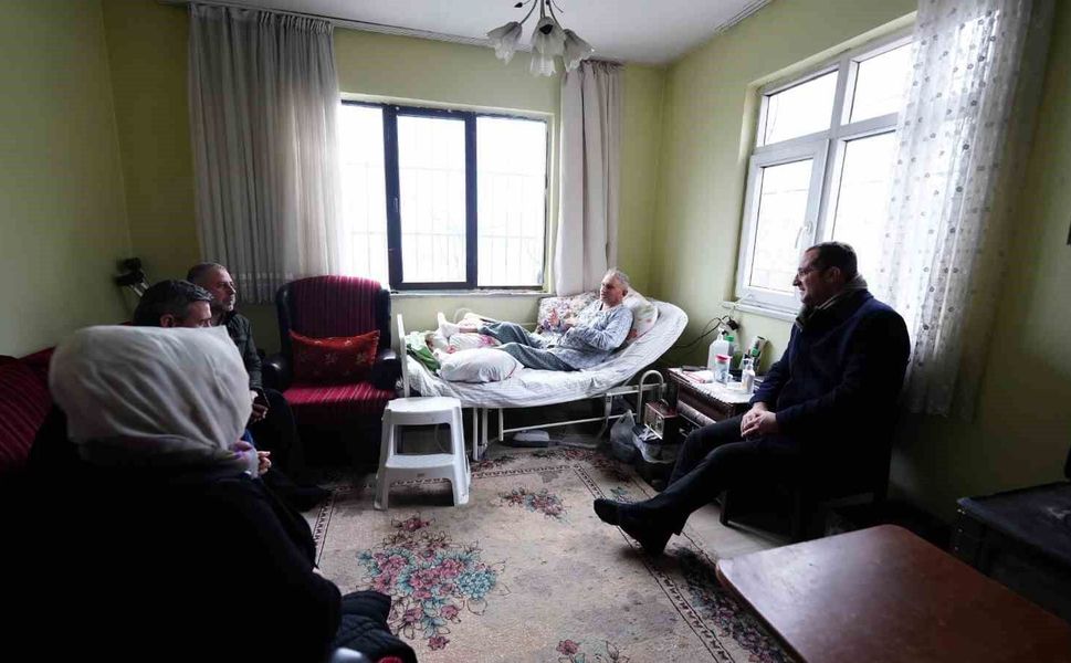 Akçaabat Belediye Başkanı Ekim hastaları evlerinde ziyaret etti