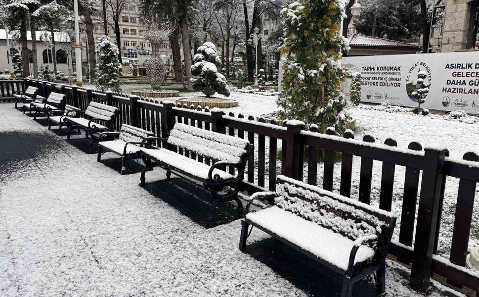 Tokat güne kar yağışıyla uyandı