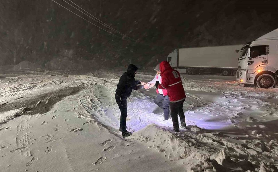 Tokat'ta kar yağışı ulaşımı aksattı