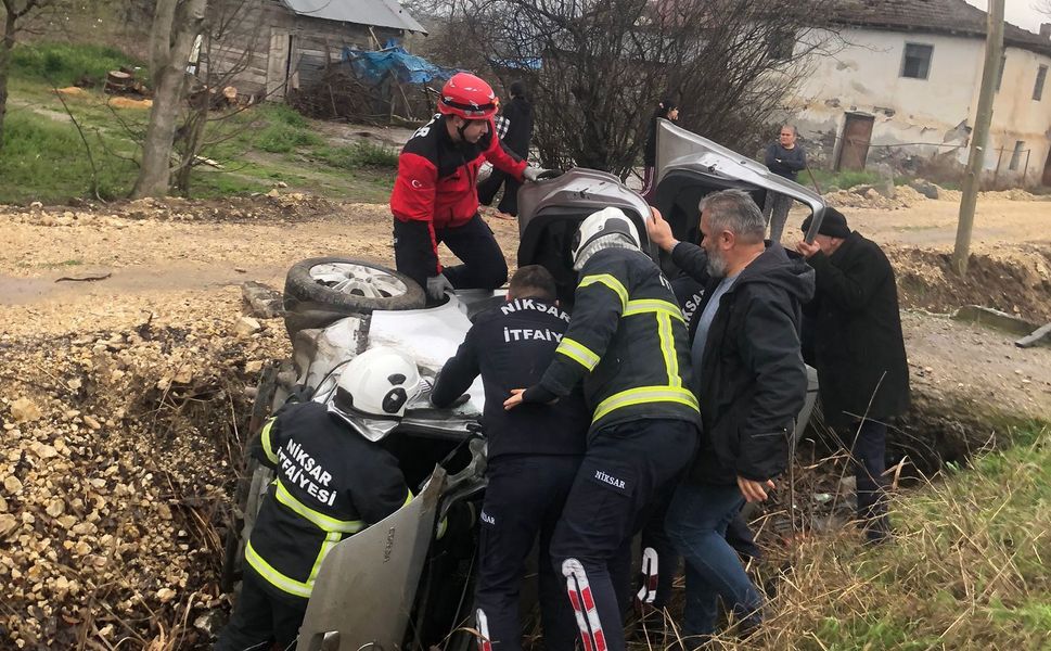 Tokat - Niksar Karayolu üzerinde  trafik kazası 2 yaralı