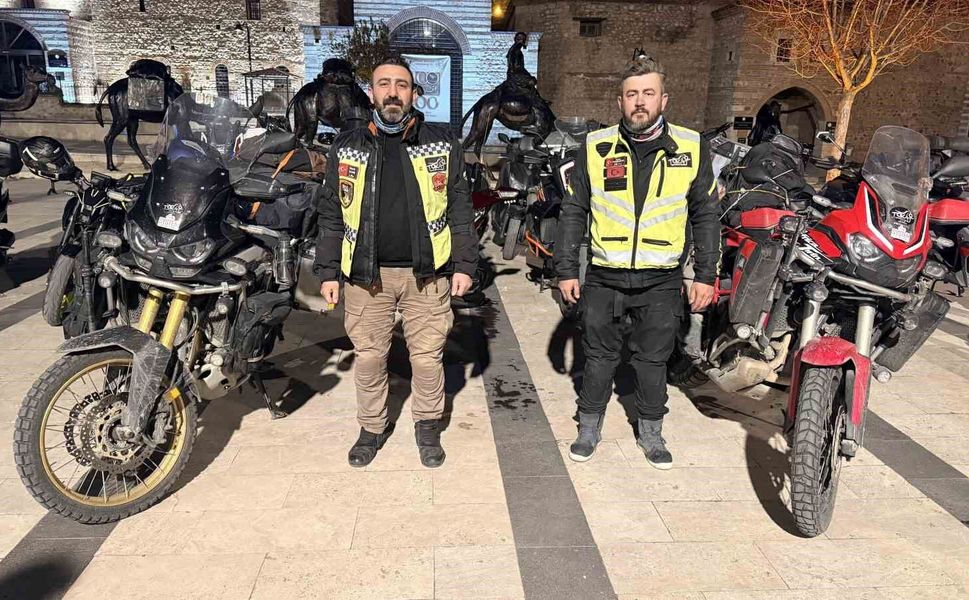 Atalarının develerle gittiği umre yolculuğunu onlar motosikletleri ile yaptı