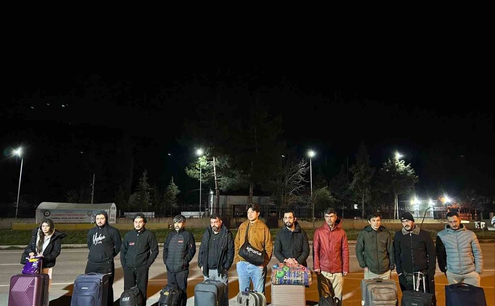 Durdurulan otobüste 11 kaçak göçmen yakalandı