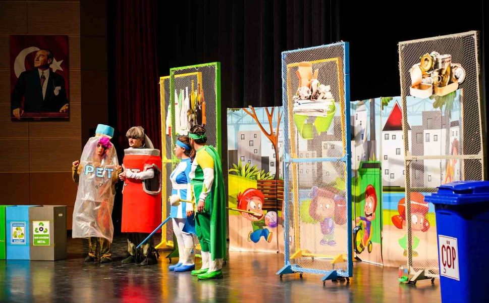 Erbaa'da çocuklara sıfır atık bilinci tiyatro ile anlatıldı