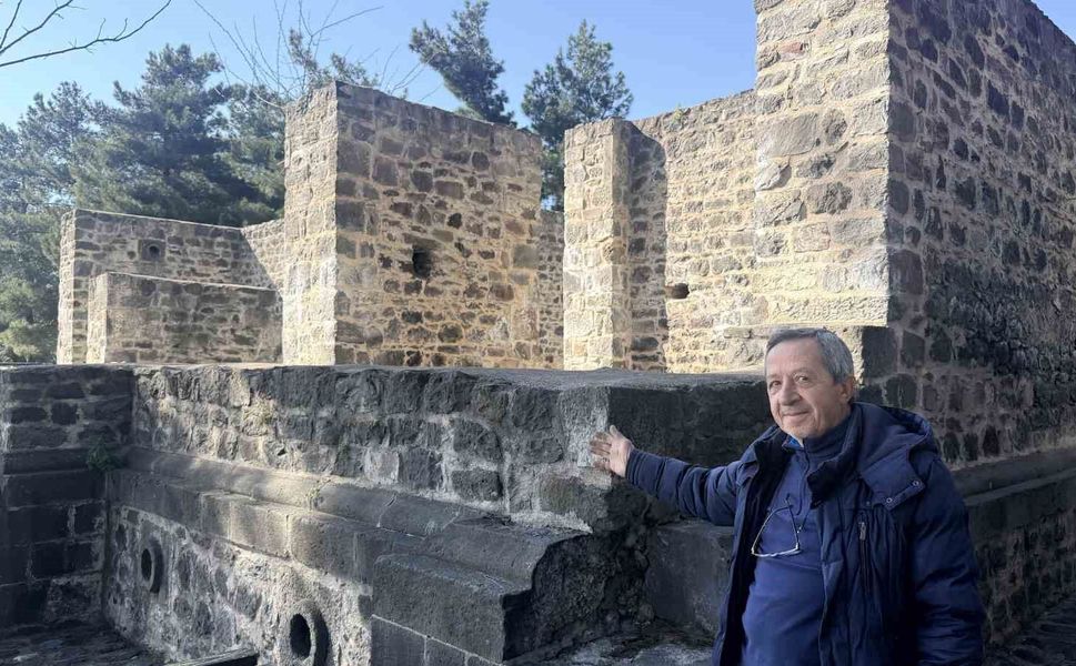 Niksar Kalesi zamana meydan okuyor