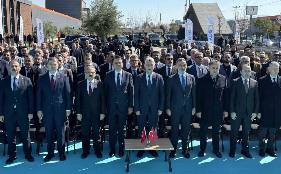 Ticaret Bakanı Bolat: 'İran'la ticari taşımalar kontrollü bir şekilde devam ediyor'