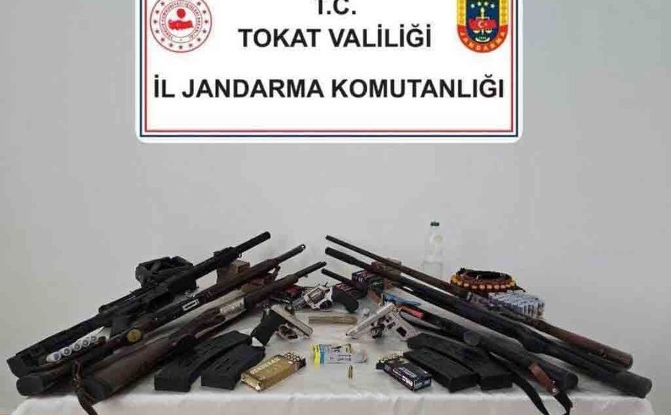 Tokat merkezli operasyonda çok sayıda silah ve mühimmat ele geçirildi