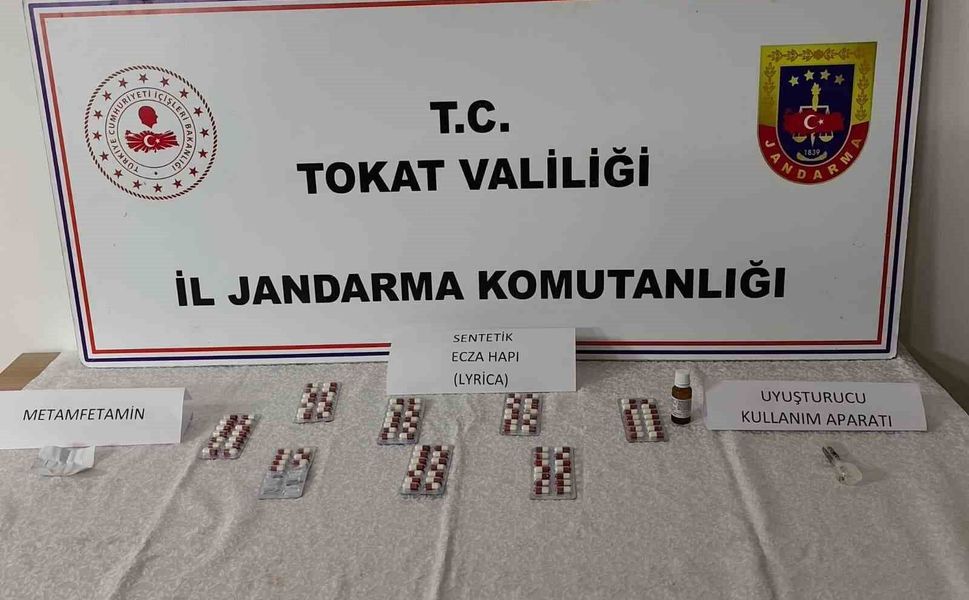Tokat'ta araçta sentetik hap ve uyuşturucu madde bulunan şüpheli, adli kontrolle serbest kaldı