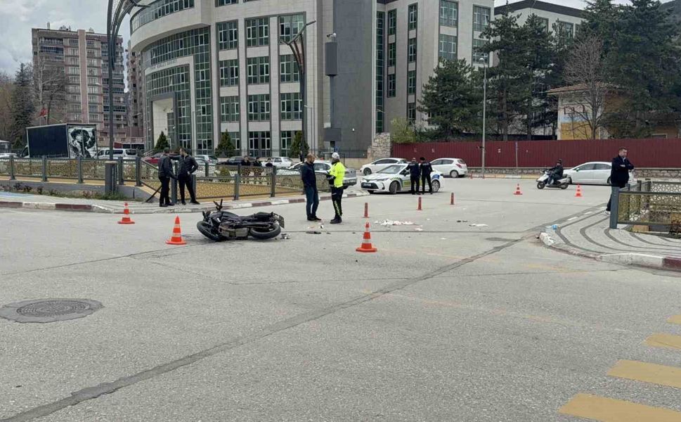 Tokat'ta motosikletle otomobil çarpıştı: 2 ağır yaralı