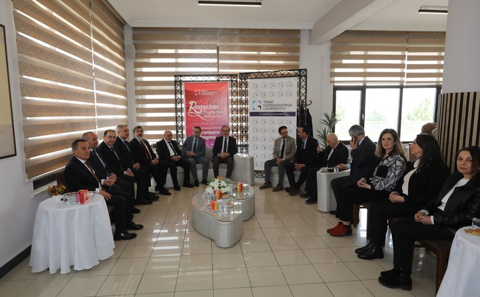 Rektör Yılmaz, Bayramlaşma Programında TOGÜ Ailesiyle Bir Araya Geldi