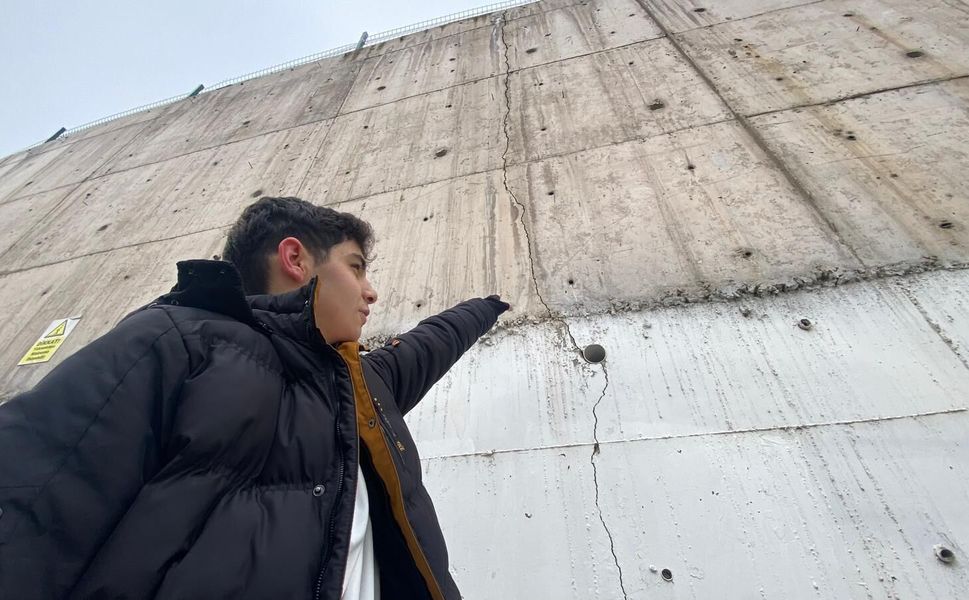 Tokat Ağız ve Diş Sağlığı Merkezi'nin İstinat Duvarı Çatladı, Vatandaşlar Acil Müdahale Bekliyor