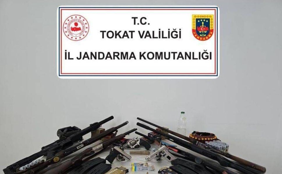 Tokat merkezli operasyonda çok sayıda silah ve mühimmat ele geçirildi