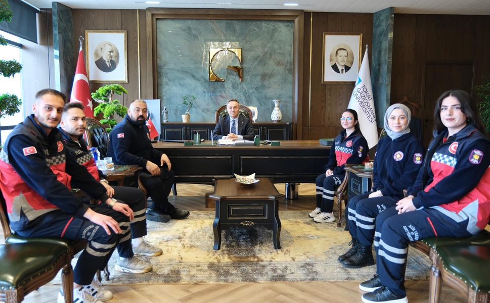 Afet Yönetimi Projesiyle Finale Kalan Öğrencilerden Rektör Yılmaz’a Ziyaret