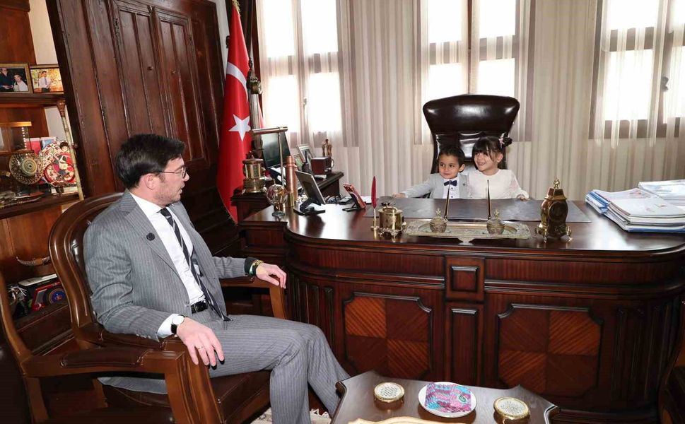 Başkan Yazıcıoğlu, makamını miniklere devretti