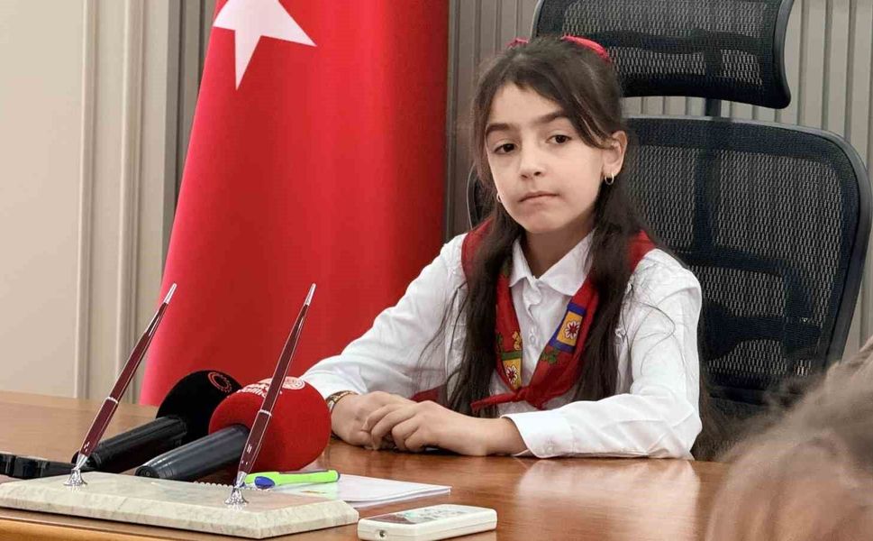 Minik vali okullarda güvenlik tedbirlerinin artırılması talimatı verdi