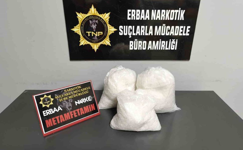 Tır dorsesindeki hasarlı araçta 2.7 kilo uyuşturucu ele geçirildi