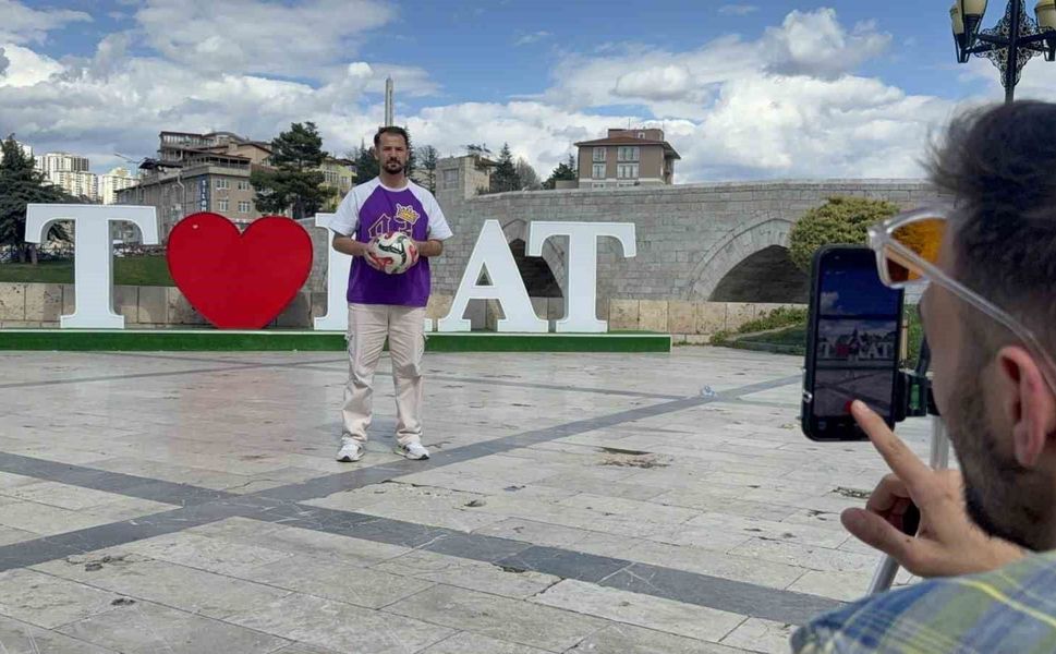 Tokat'ın tarihini futbol şovuyla tanıtıyor