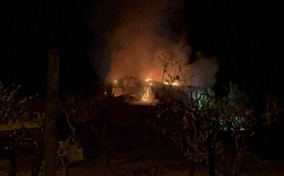 Tokat'ta çıkan yangında ev kullanılamaz hale geldi